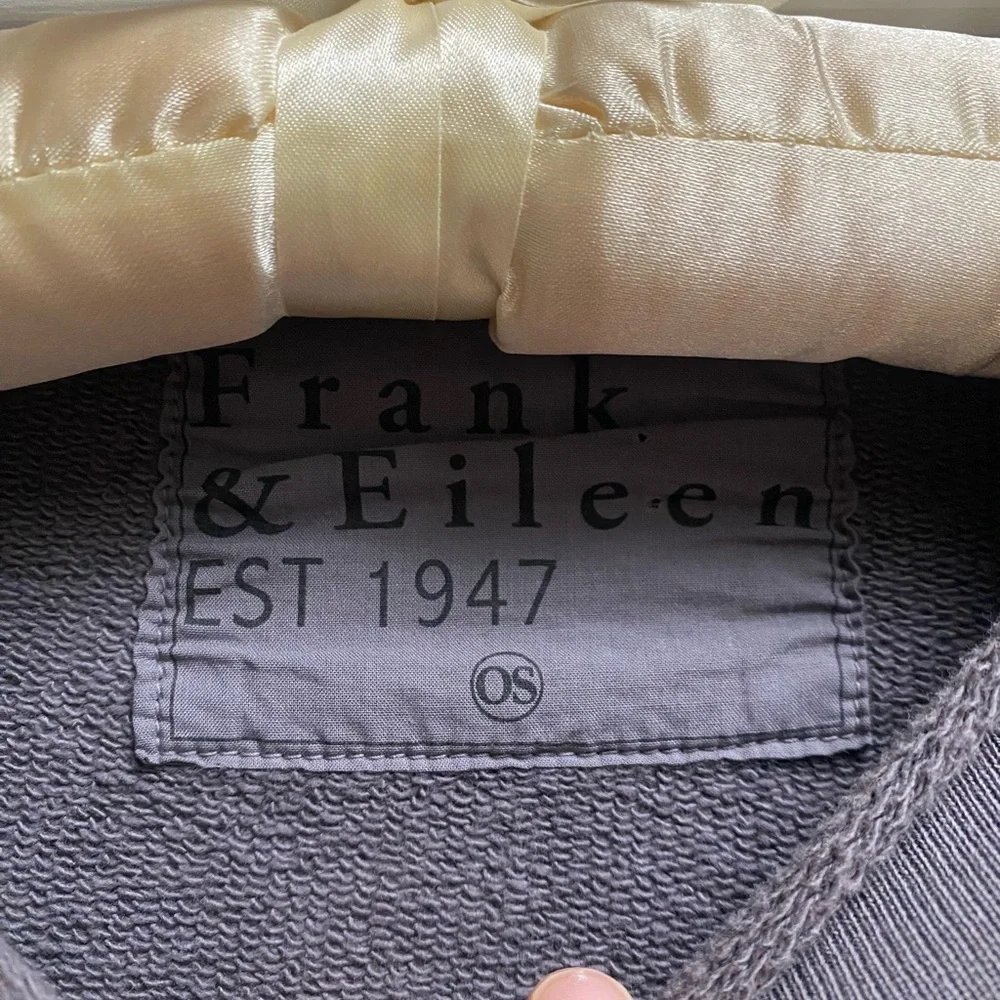 Frank & Eileen Audrey Caplet in gray - Picture 3 of 4